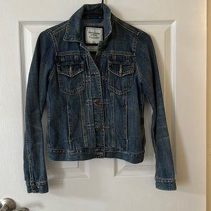 Women’s classic denim jean jacket